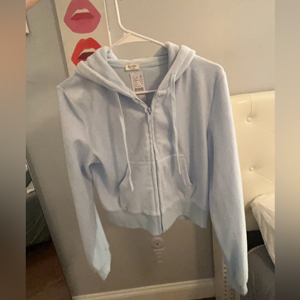 blue cropped sweatshirt